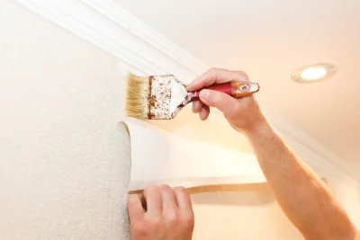 Pose de papier peint à Huppy — revêtements muraux et toiles de verre